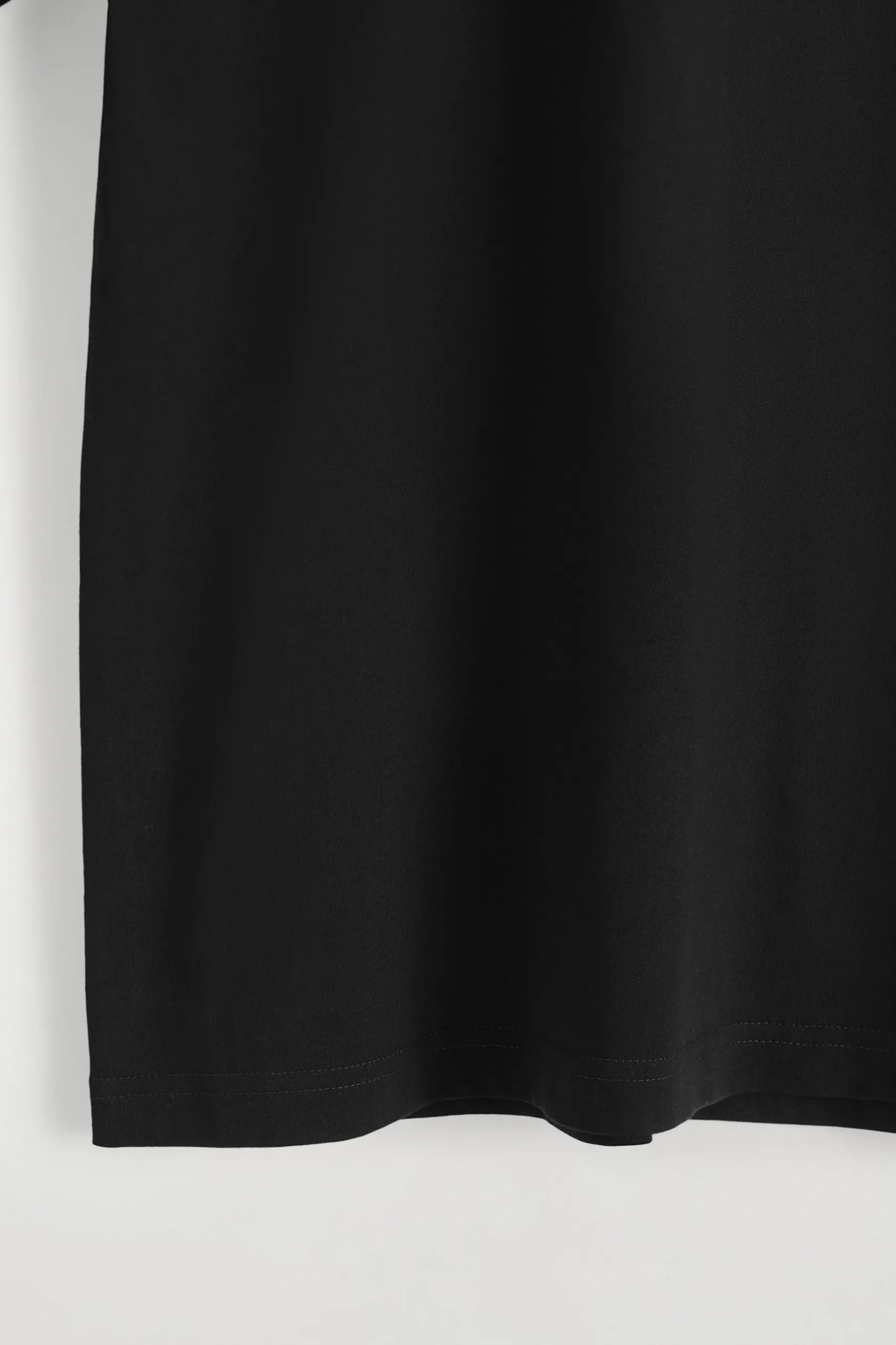 Online COS LUŹNY T-SHIRT Z BAWEŁNY Czarny