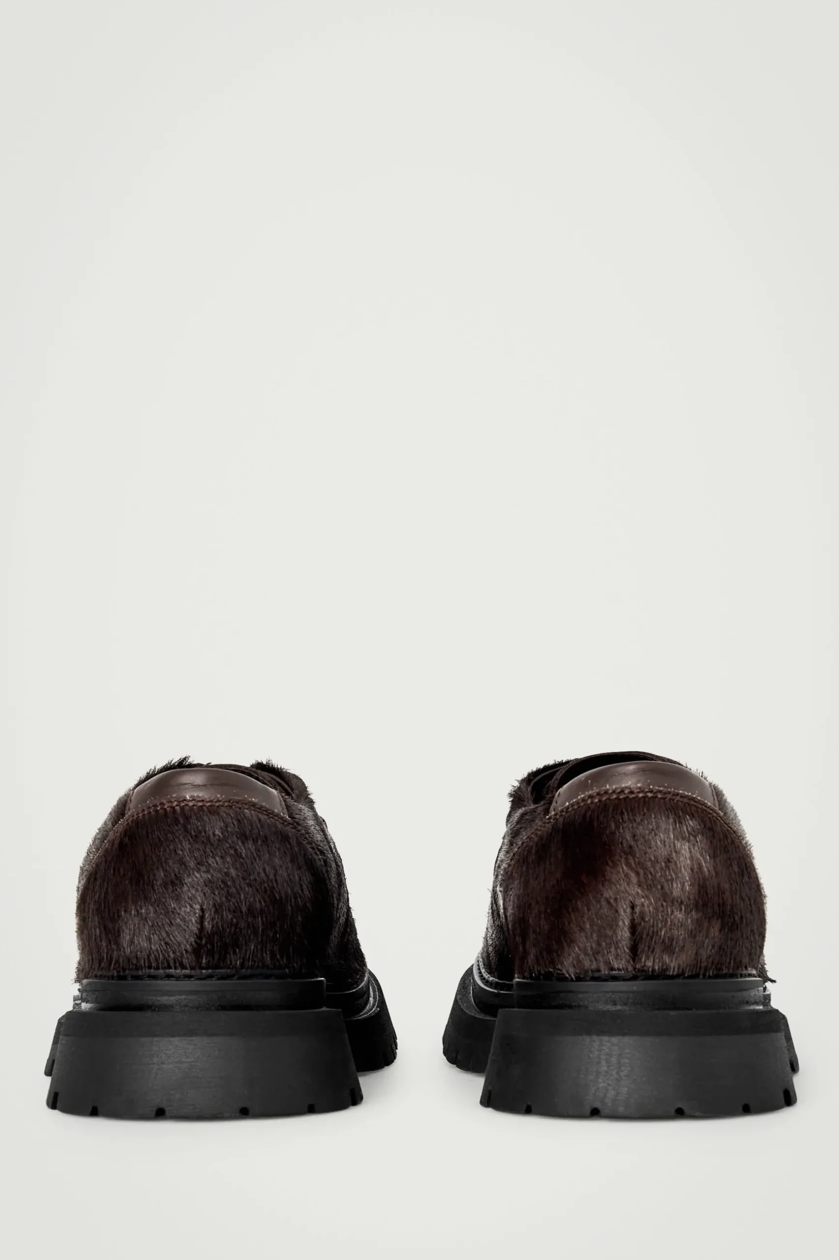 Discount COS MASYWNE BUTY TYPU DERBY ZE SKÓRY Z WŁOSIEM Brązowy