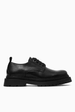 Fashion COS MASYWNE SKÓRZANE BUTY TYPU DERBY Czarny