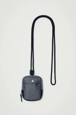 Discount COS MINI SASZETKA CROSSBODY – NYLON Szary