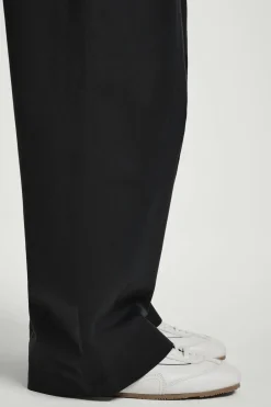 Hot COS MINIMALISTYCZNE BUTY SPORTOWE ZE SKÓRY Kredowy