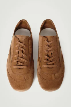 New COS MINIMALISTYCZNE BUTY SPORTOWE Z ZAMSZU Koniakowy