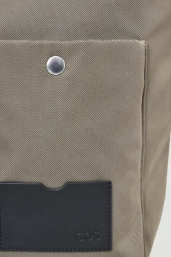 Discount COS NYLONOWA LISTONOSZKA W STYLU UTILITY Kamień