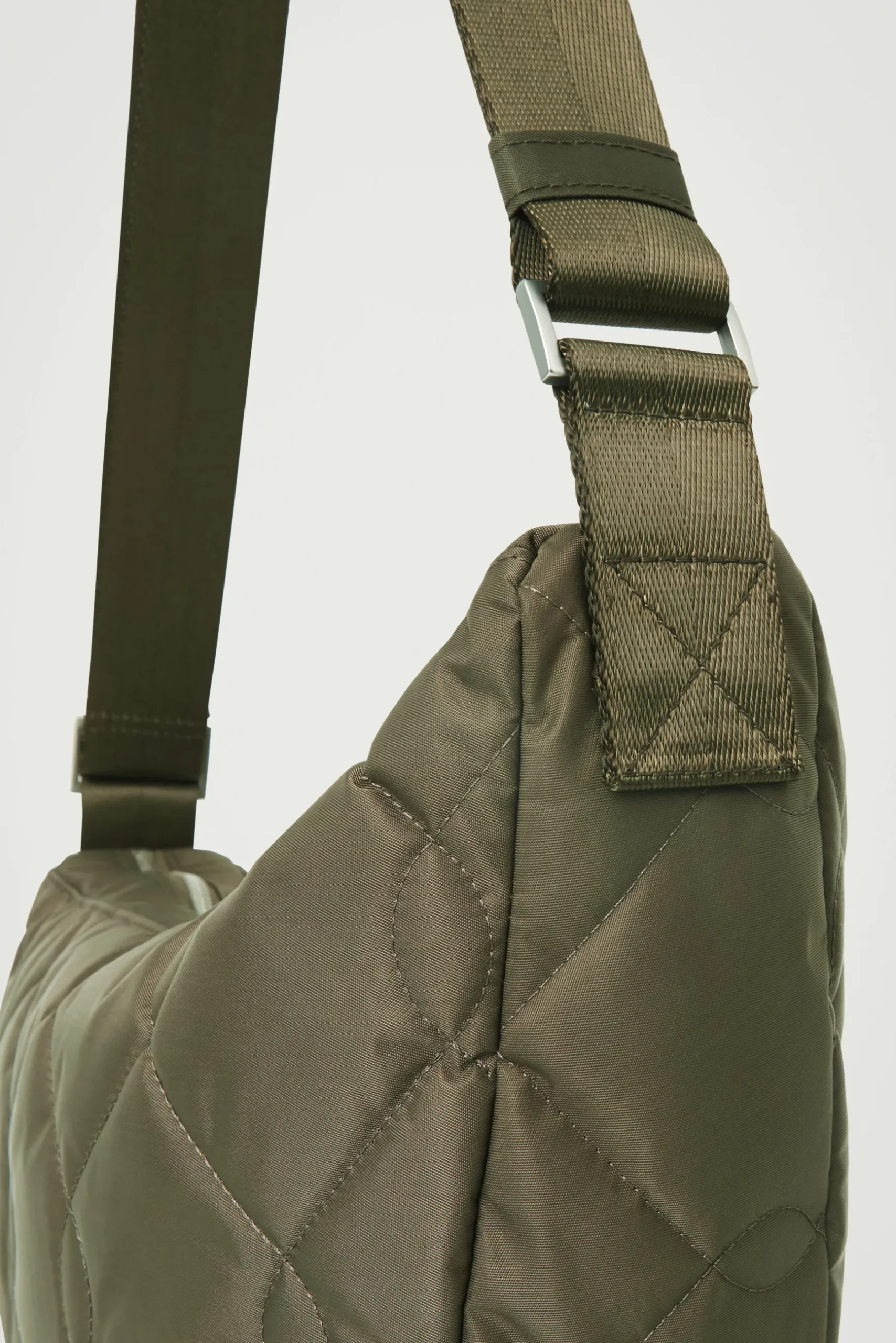 Best COS NYLONOWA PIKOWANA TORBA TYPU CROSSBODY Khaki