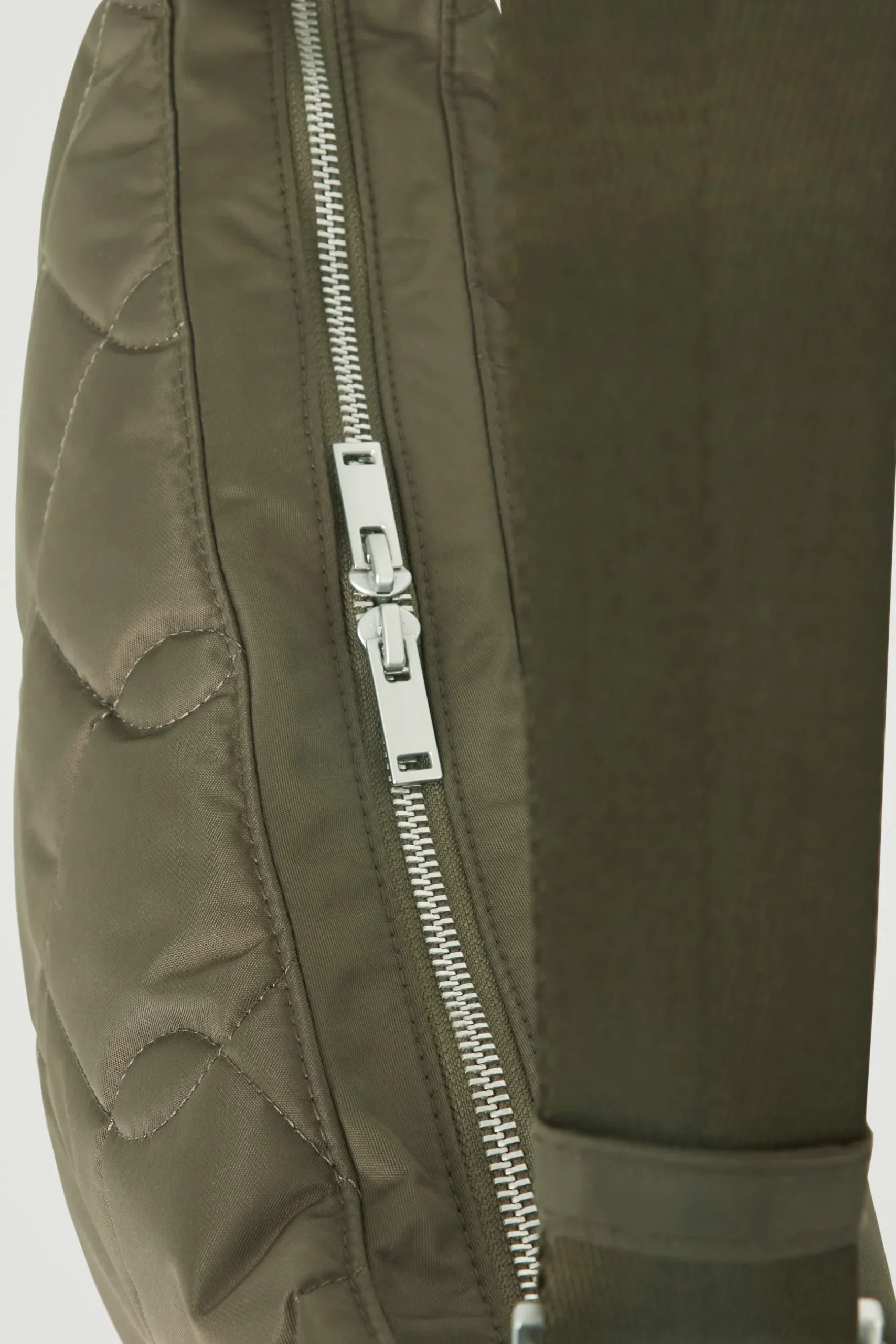 Best COS NYLONOWA PIKOWANA TORBA TYPU CROSSBODY Khaki