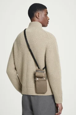 Clearance COS NYLONOWA SASZETKA NA TELEFON W STYLU UTILITY Khaki