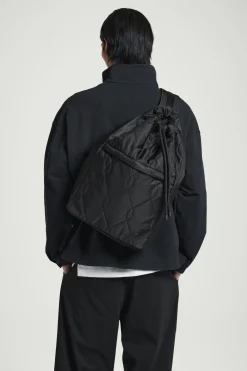 Fashion COS NYLONOWY PIKOWANY WOREK ZE SZNURKIEM Czarny