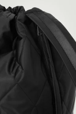 Fashion COS NYLONOWY PIKOWANY WOREK ZE SZNURKIEM Czarny