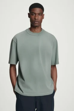 Sale COS OVERSIZE'OWY SPRANY T-SHIRT Z WYSOKIM DEKOLTEM Zielony