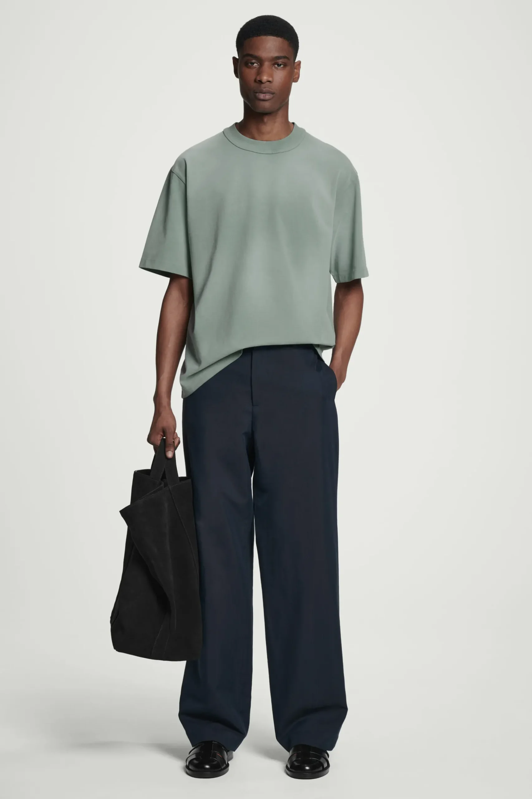Sale COS OVERSIZE'OWY SPRANY T-SHIRT Z WYSOKIM DEKOLTEM Zielony