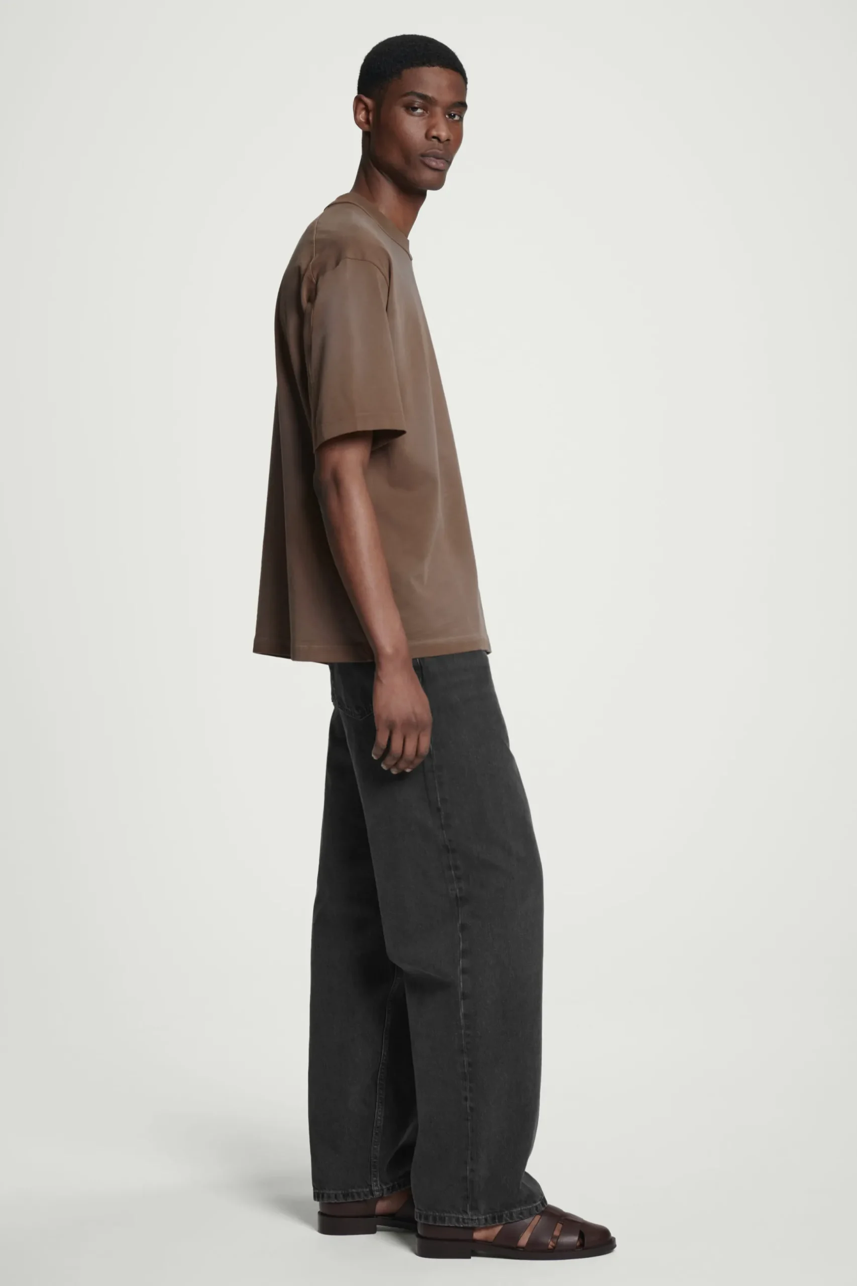 Clearance COS OVERSIZE'OWY SPRANY T-SHIRT Z WYSOKIM DEKOLTEM Brązowy