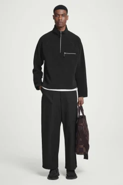 Outlet COS POLAROWY SWETER Z KRÓTKIM SUWAKIEM Czarny