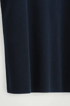 Clearance COS PRĄŻKOWANA KOSZULKA BEZ RĘKAWÓW Z WEŁNY MERINO Granatowy