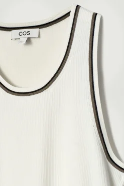 Clearance COS PRĄŻKOWANA KOSZULKA BEZ RĘKAWÓW Biały