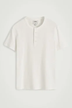 Clearance COS PRĄŻKOWANA KOSZULKA HENLEY Biały