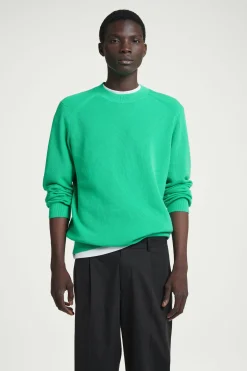 Clearance COS PRĄŻKOWANY SWETER Z BAWEŁNY – REGULAR FIT Jaskrawozielony