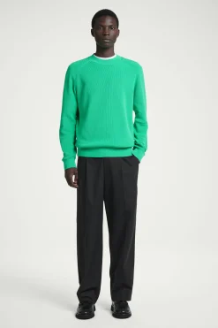 Clearance COS PRĄŻKOWANY SWETER Z BAWEŁNY – REGULAR FIT Jaskrawozielony