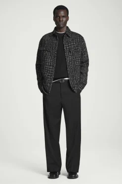 Online COS PRĄŻKOWANY SWETER Z BAWEŁNY – REGULAR FIT Czarny