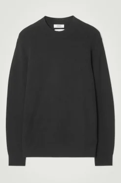 Online COS PRĄŻKOWANY SWETER Z BAWEŁNY – REGULAR FIT Czarny