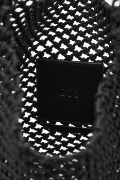 Outlet COS RĘCZNIE PLECIONA TORBA TYPU TOTE ZE SKÓRY Czarny