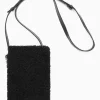 Best COS SASZETKA TYPU CROSSBODY Z KOŻUSZKA Czarny
