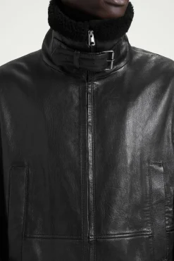 Fashion COS SKÓRZANA KURTKA Z KOŻUSZKOWYMI WYKOŃCZENIAMI Grafitowy