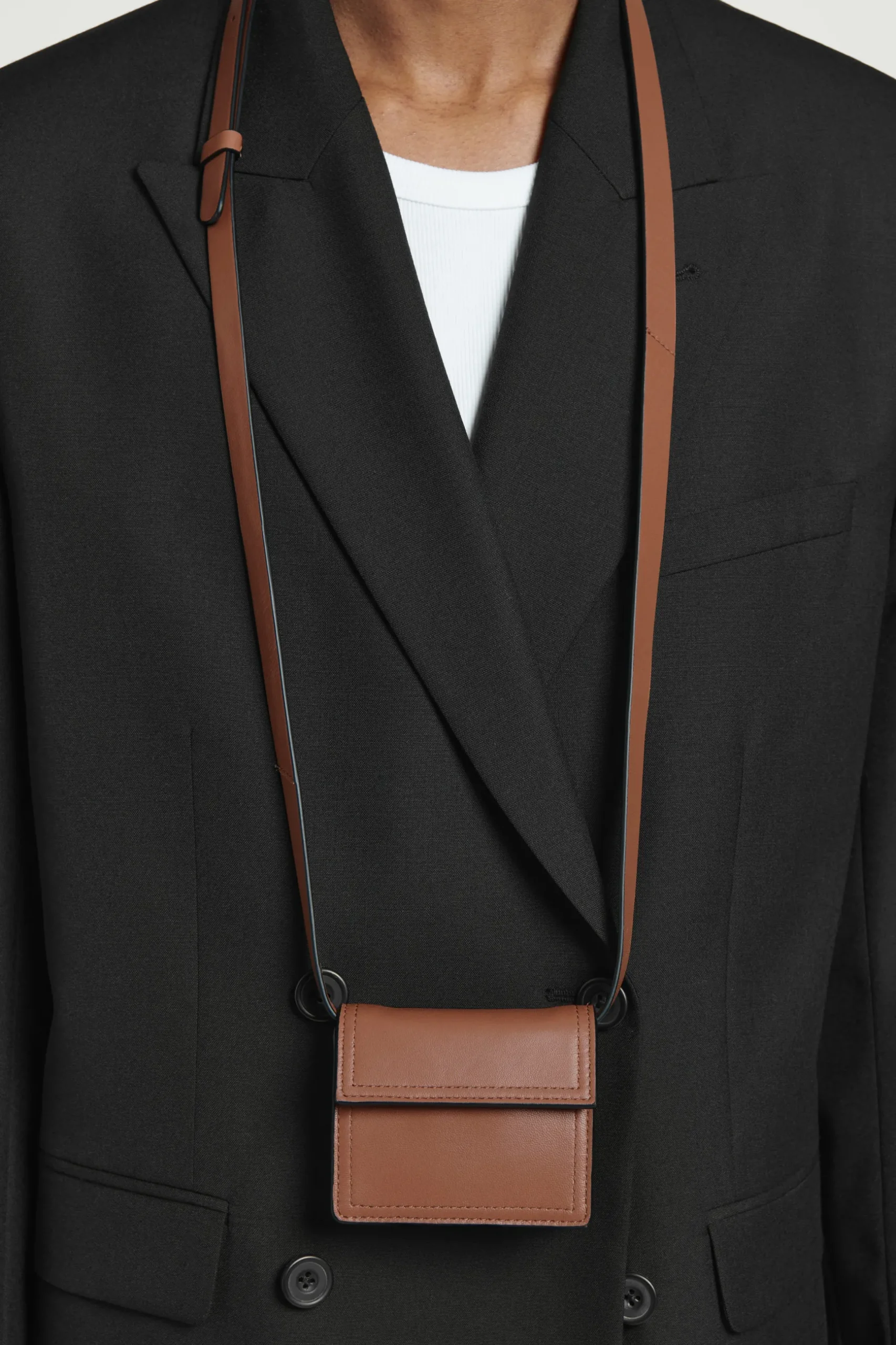 Discount COS SKÓRZANA SASZETKA TYPU CROSSBODY Brązowy