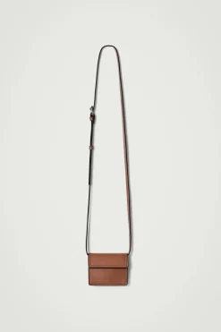 Discount COS SKÓRZANA SASZETKA TYPU CROSSBODY Brązowy
