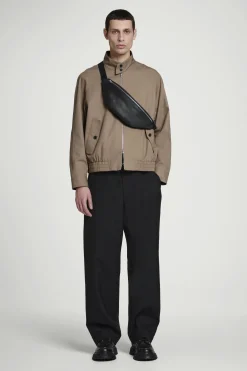 Best COS SKÓRZANA TORBA SLOUCHY TYPU CROSSBODY Czarny