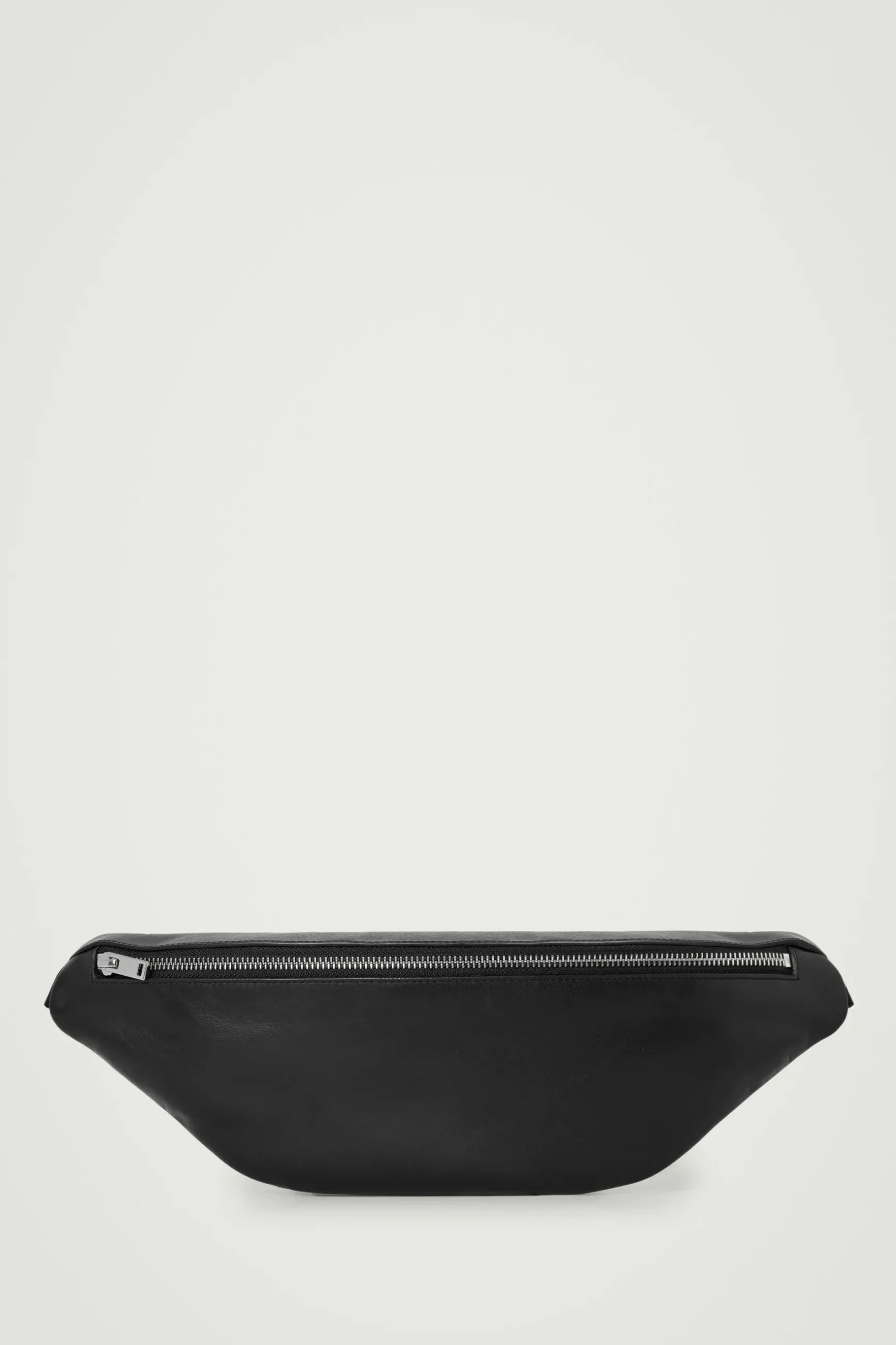 Best COS SKÓRZANA TORBA SLOUCHY TYPU CROSSBODY Czarny