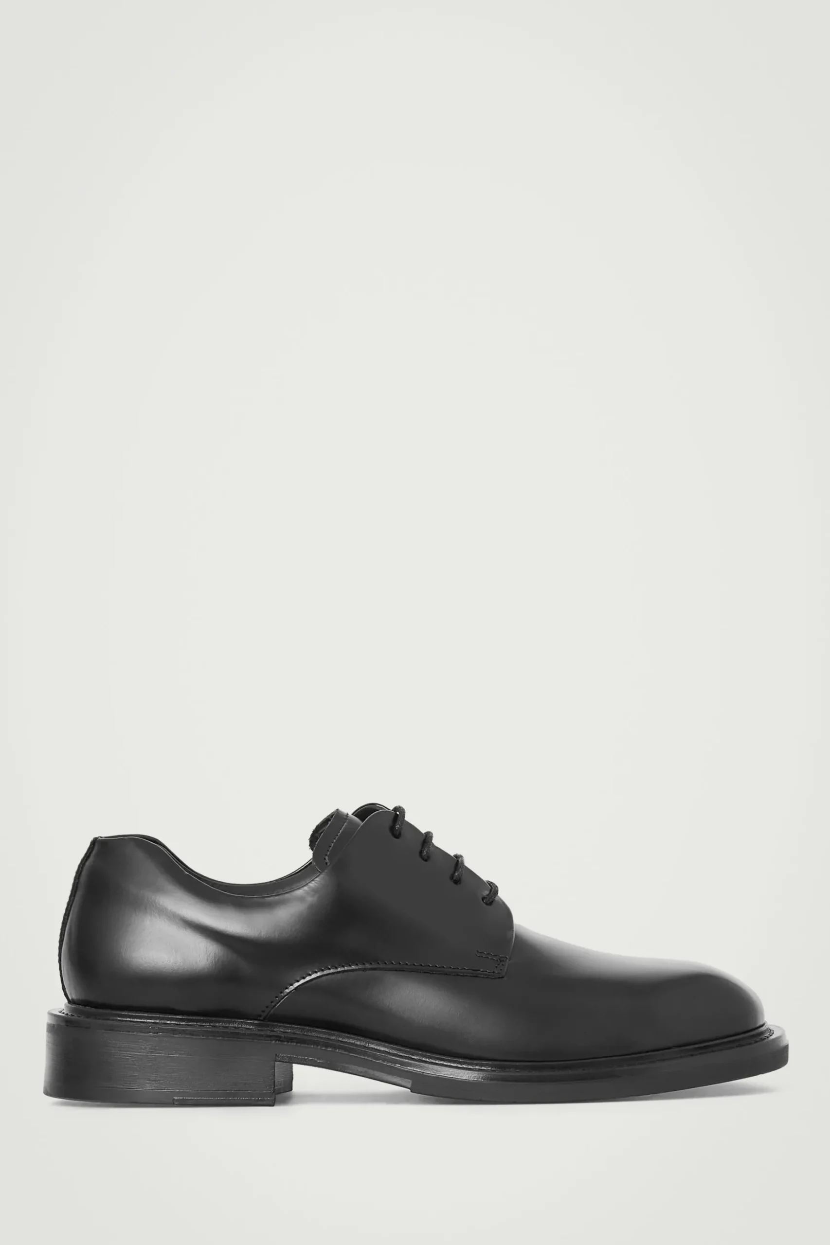 Sale COS SKÓRZANE BUTY TYPU DERBY Z KWADRATOWYM PRZODEM Czarny