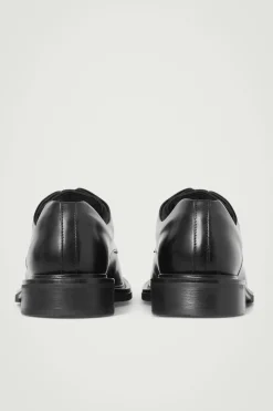 Sale COS SKÓRZANE BUTY TYPU DERBY Z KWADRATOWYM PRZODEM Czarny