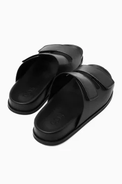 Discount COS SKÓRZANE KLAPKI Z SZEROKIM ZAPIĘCIEM NA RZEP Czarny