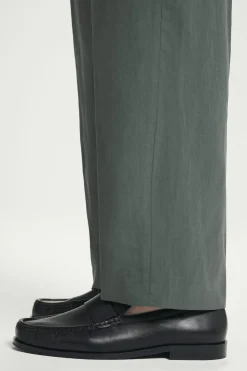 Best COS SKÓRZANE LOAFERSY Z MARSZCZENIEM Czarny