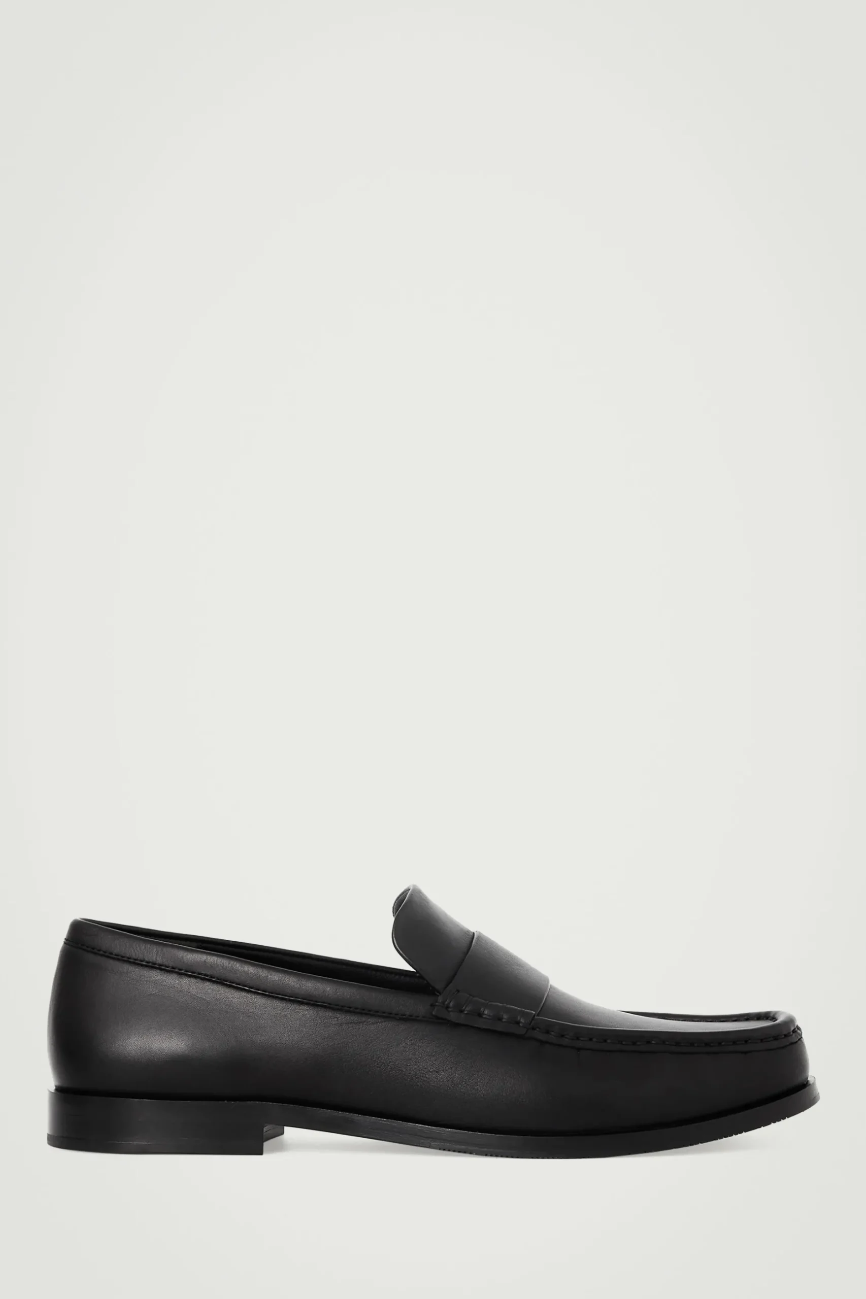 Best COS SKÓRZANE LOAFERSY Z MARSZCZENIEM Czarny