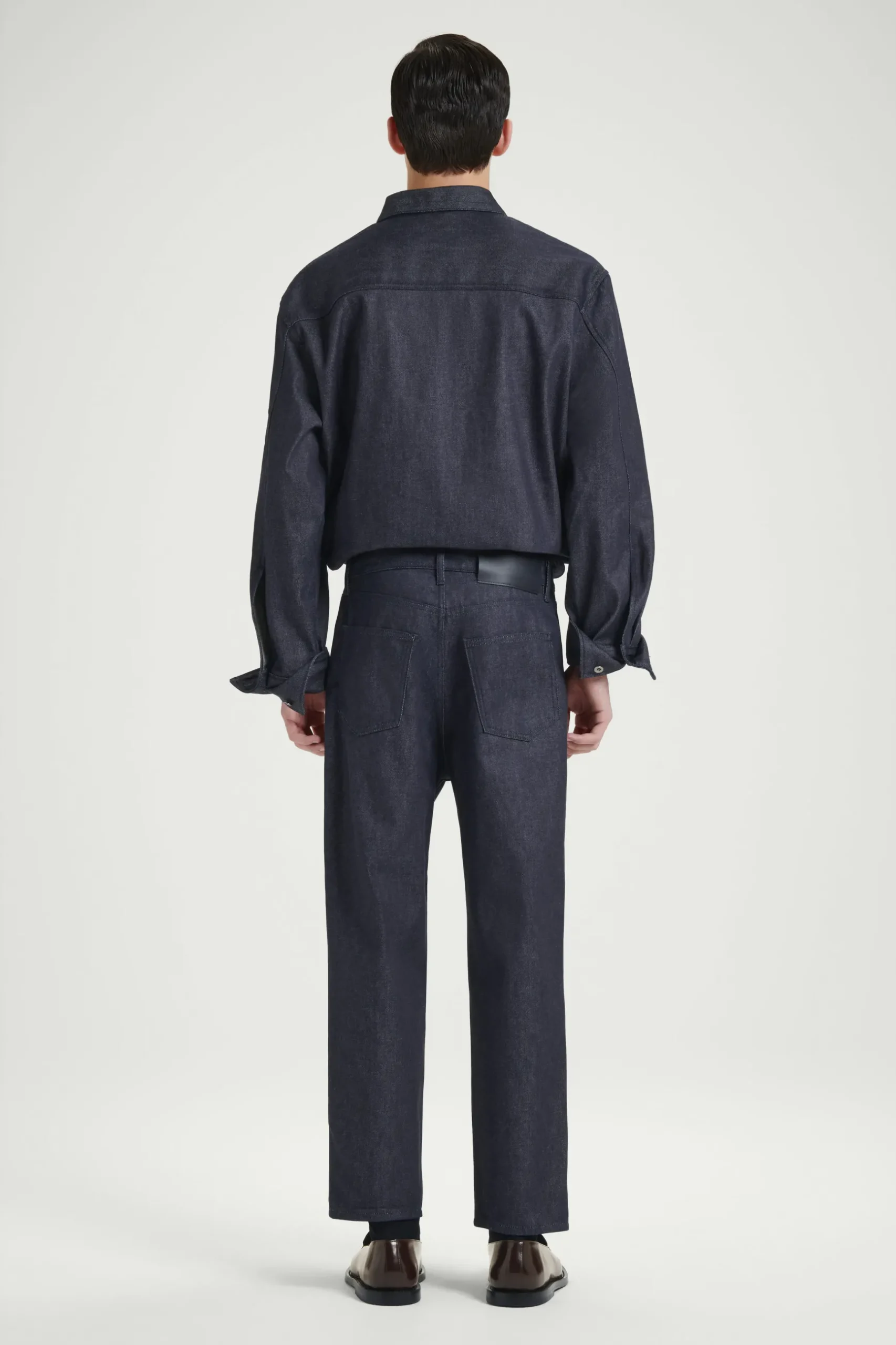 Discount COS SPODNIE BARREL Z SUROWEGO JEANSU Indygo