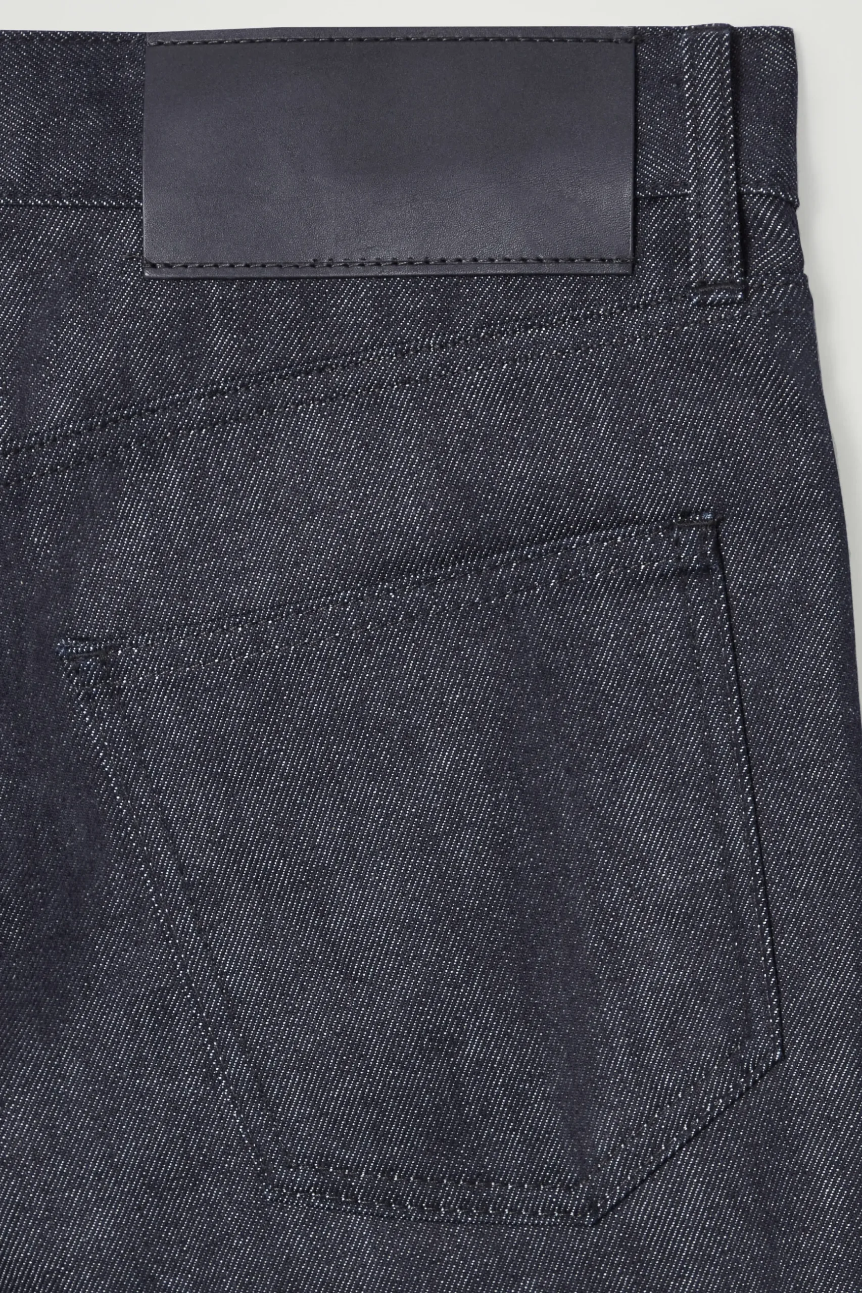 Discount COS SPODNIE BARREL Z SUROWEGO JEANSU Indygo