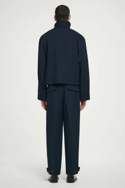 Sale COS SPODNIE CHINO Z NOGAWKAMI TYPU BARREL Granatowy
