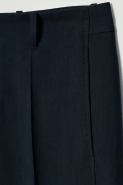 Sale COS SPODNIE CHINO Z NOGAWKAMI TYPU BARREL Granatowy