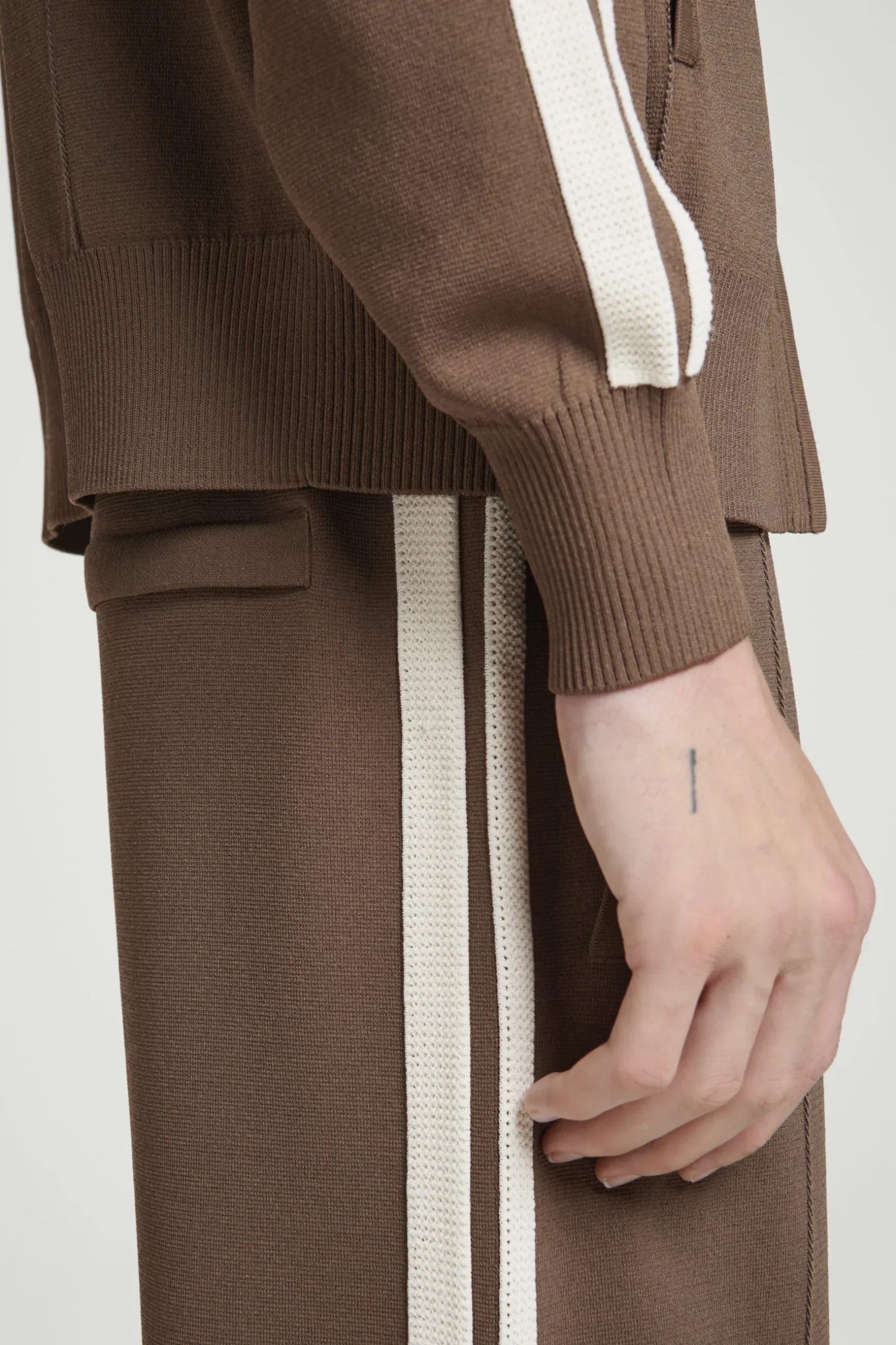 Clearance COS SPODNIE DRESOWE TYPU JOGGER Z PROSTYMI NOGAWKAMI