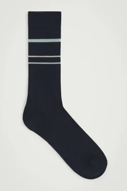 Discount COS STRIPED RIBBED COTTON SOCKS Granatowy