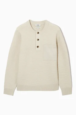 Discount COS SWETER HENLEY Z WAFLOWEJ DZIANINY Kremowy