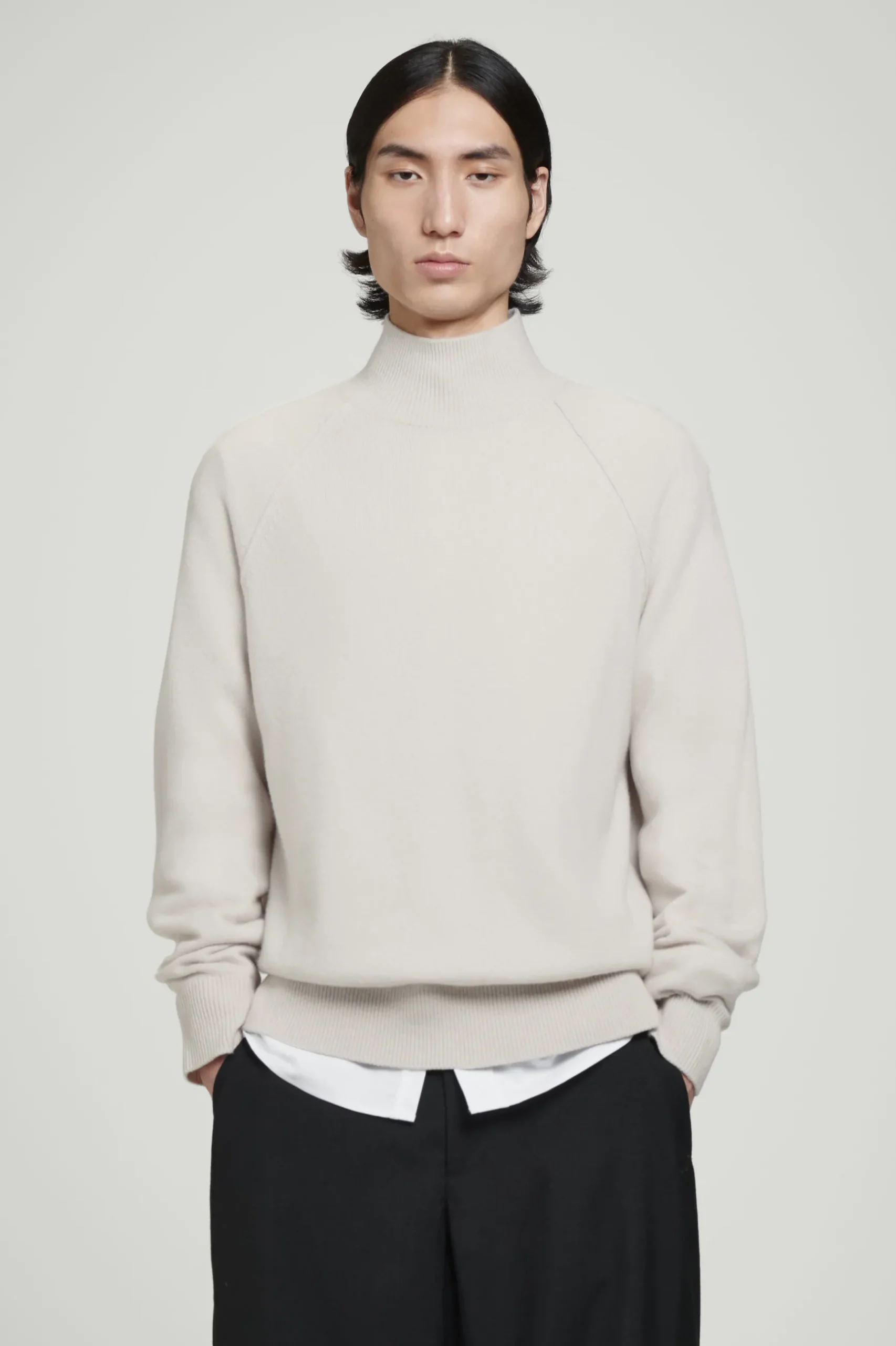 Discount COS SWETER Z CZYSTEGO KASZMIRU Z WYSOKIM KOŁNIERZEM Kośćsłoniowa