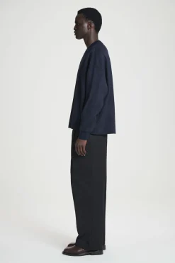 Clearance COS SWETER Z DŻERSEJU Z WEŁNĄ – OVERSIZED FIT Granatowy