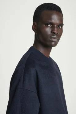 Clearance COS SWETER Z DŻERSEJU Z WEŁNĄ – OVERSIZED FIT Granatowy
