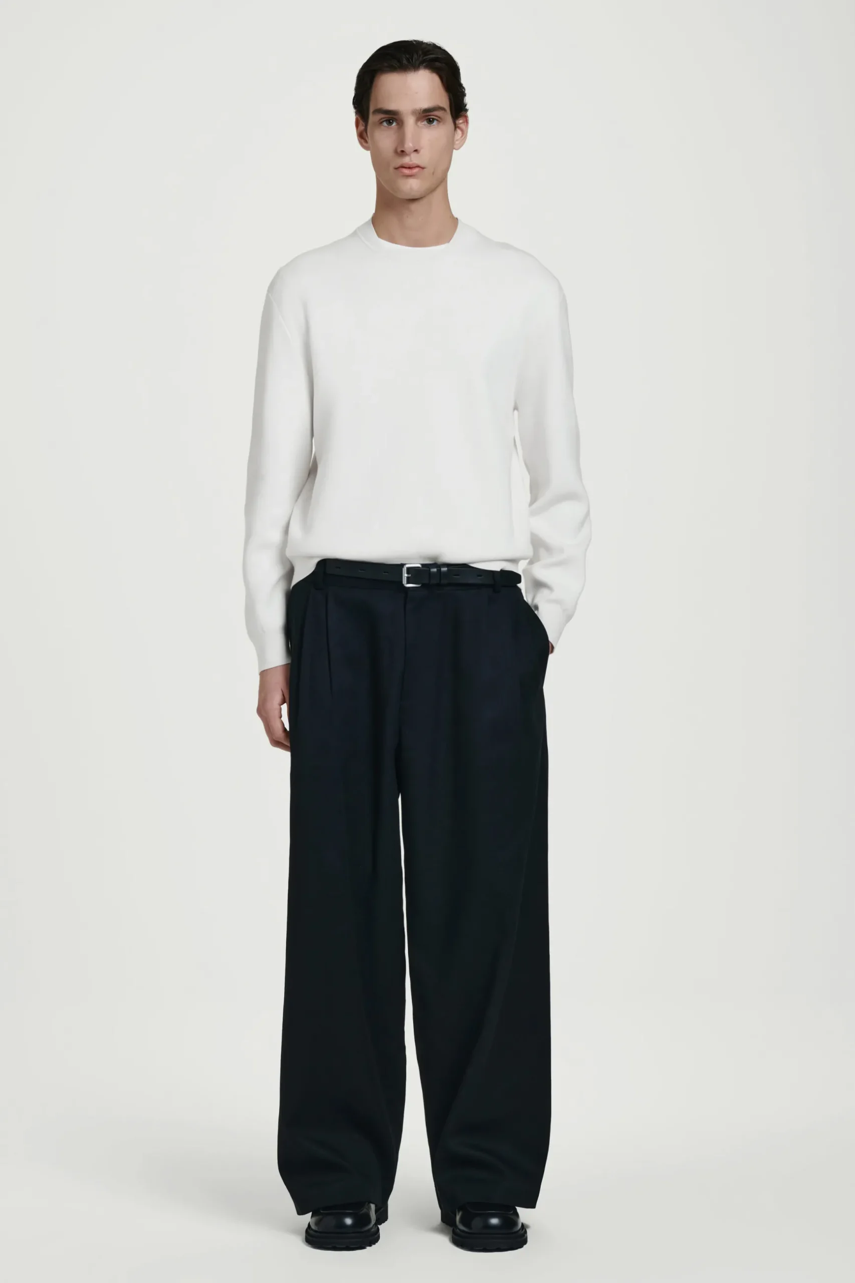 New COS SWETER Z DWUSTRONNEJ DZIANINY Złamanybiały