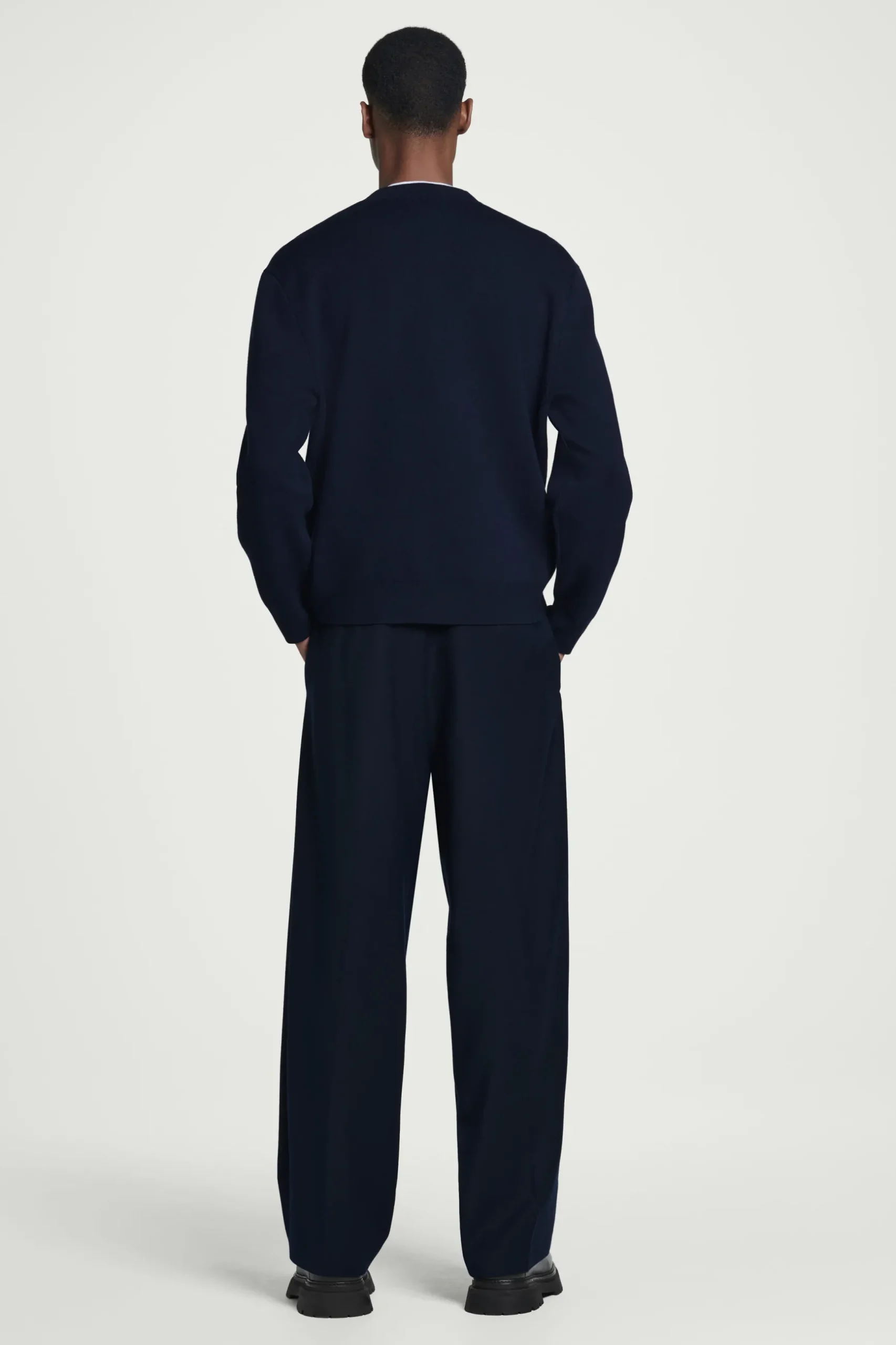 Outlet COS SWETER Z DWUSTRONNEJ DZIANINY Granatowy