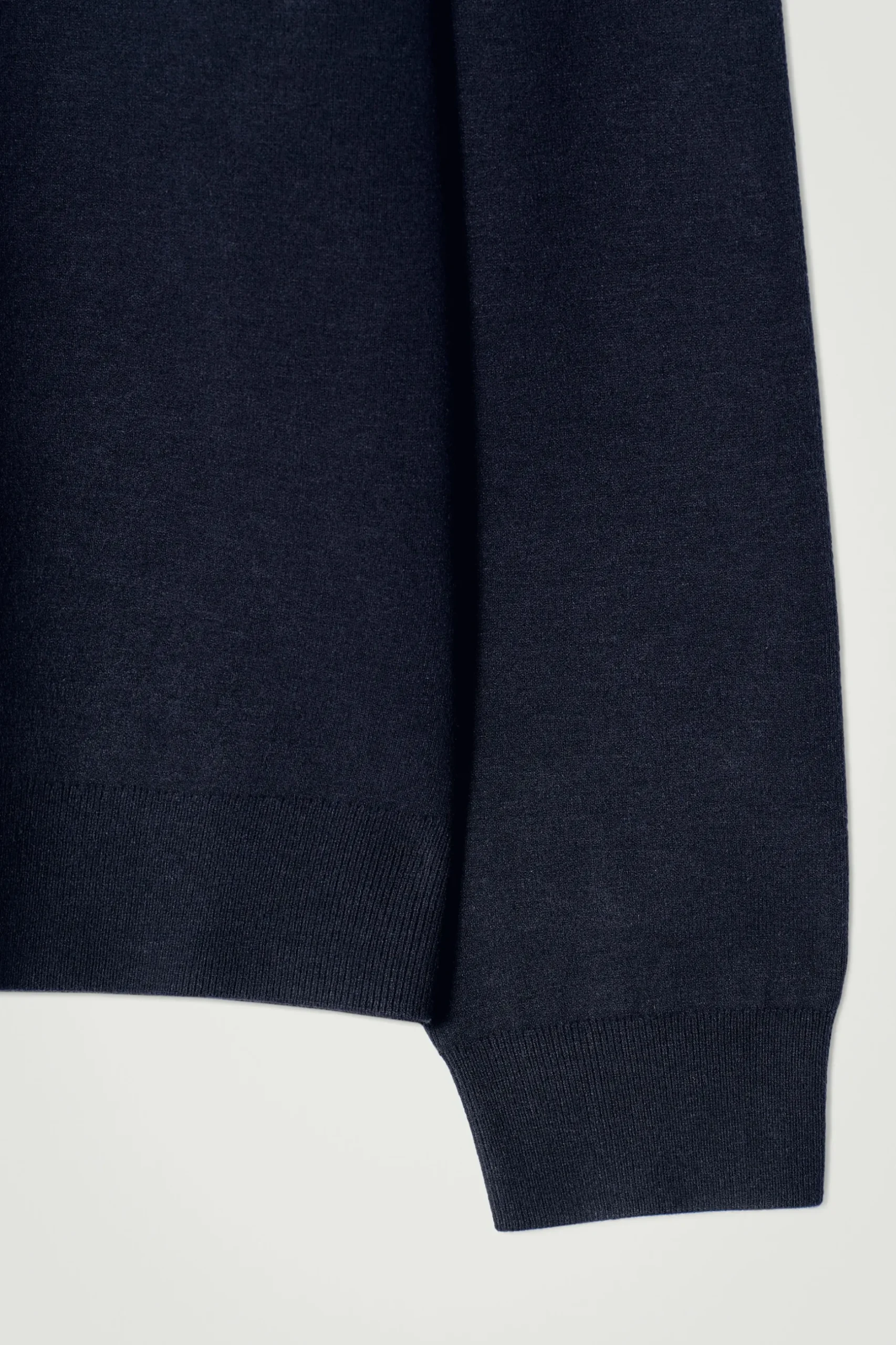 Outlet COS SWETER Z DWUSTRONNEJ DZIANINY Granatowy