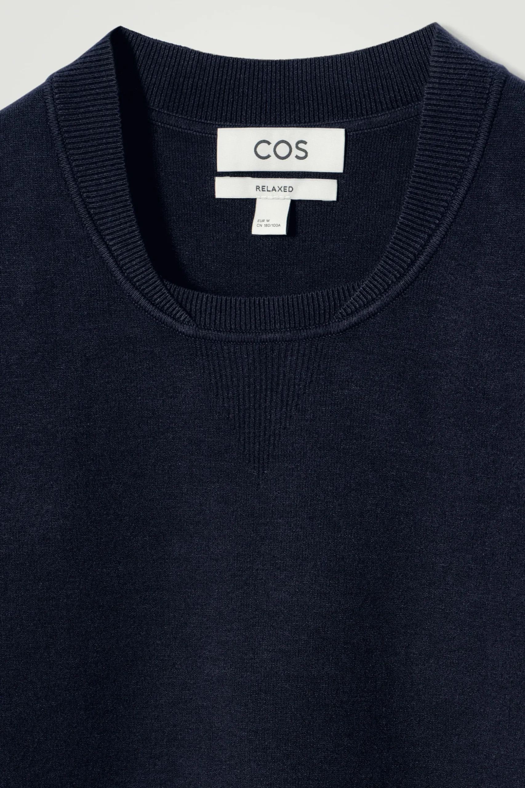 Outlet COS SWETER Z DWUSTRONNEJ DZIANINY Granatowy