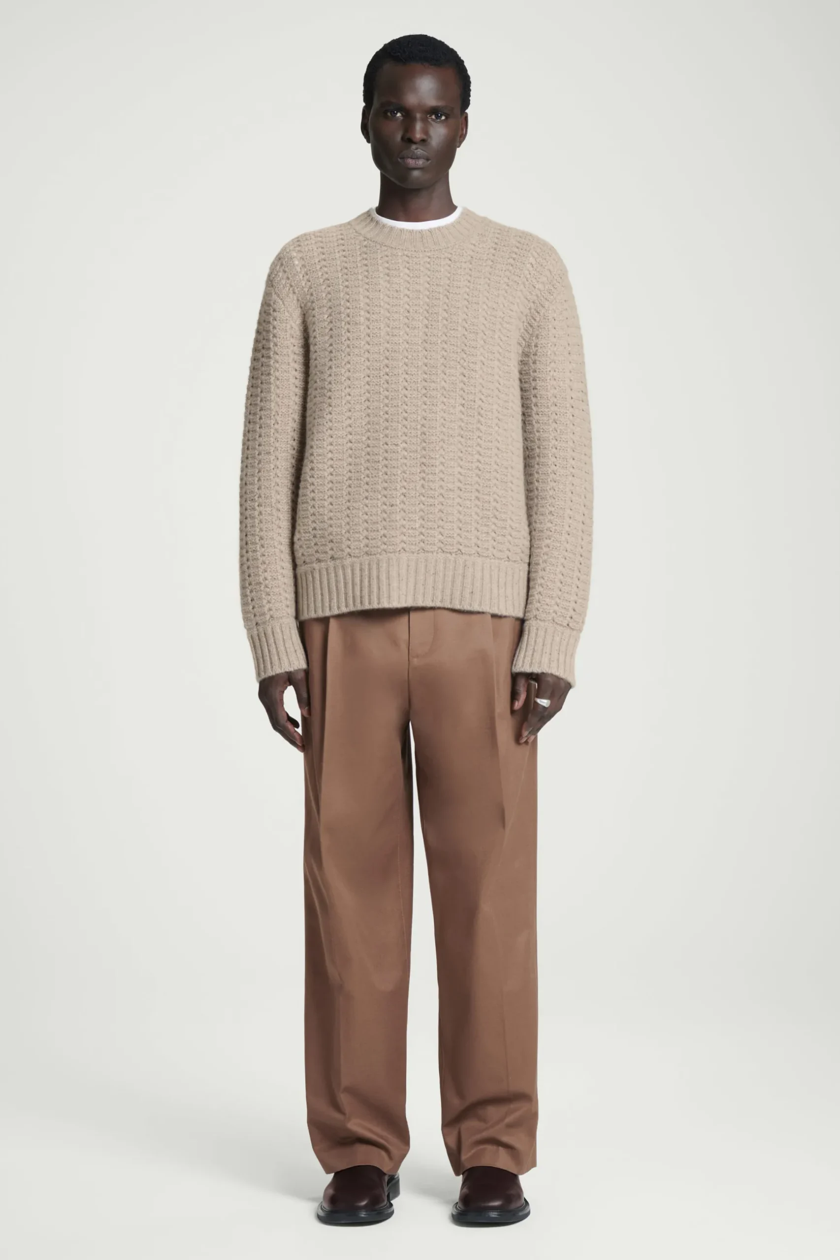 Fashion COS SWETER Z DZIANINY Z KASZMIRU – RELAXED FIT Brązowoszary